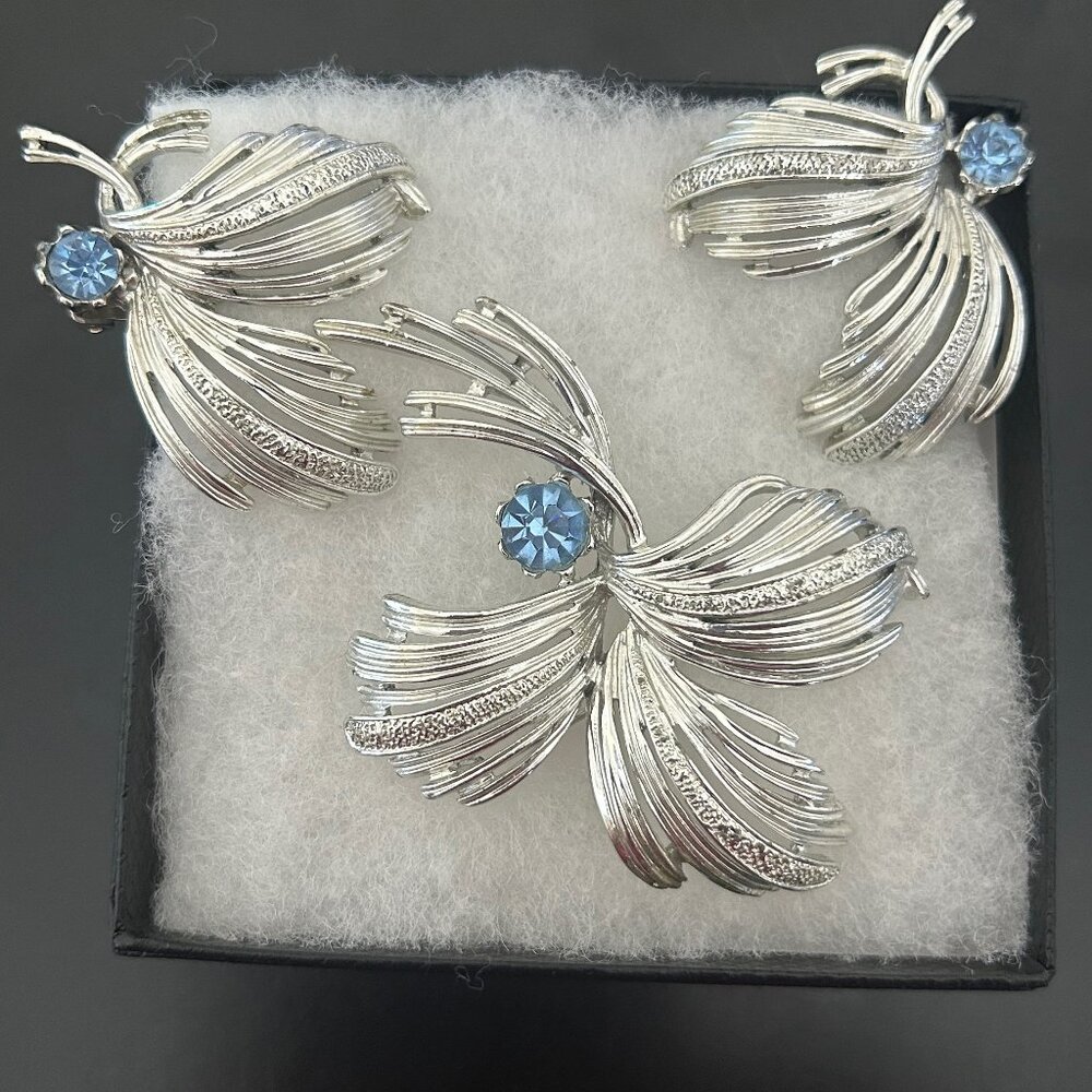 Vintage Signed Emmons Floral Brooch & Clip Earring Set - Blue Rhinestone